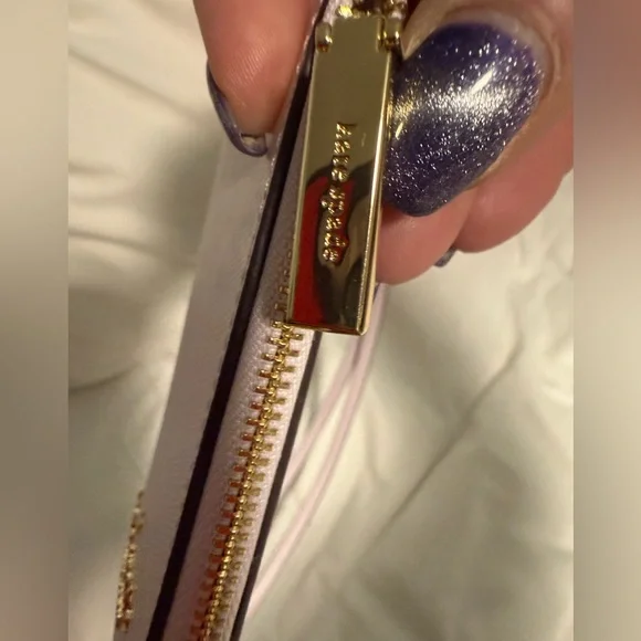 Kate Spade NWT PINK Lanyard with card slots on the back and Zip around pockets! - Picture 3 of 6